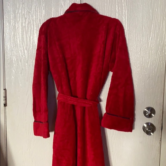 Red robe - Picture 4 of 4